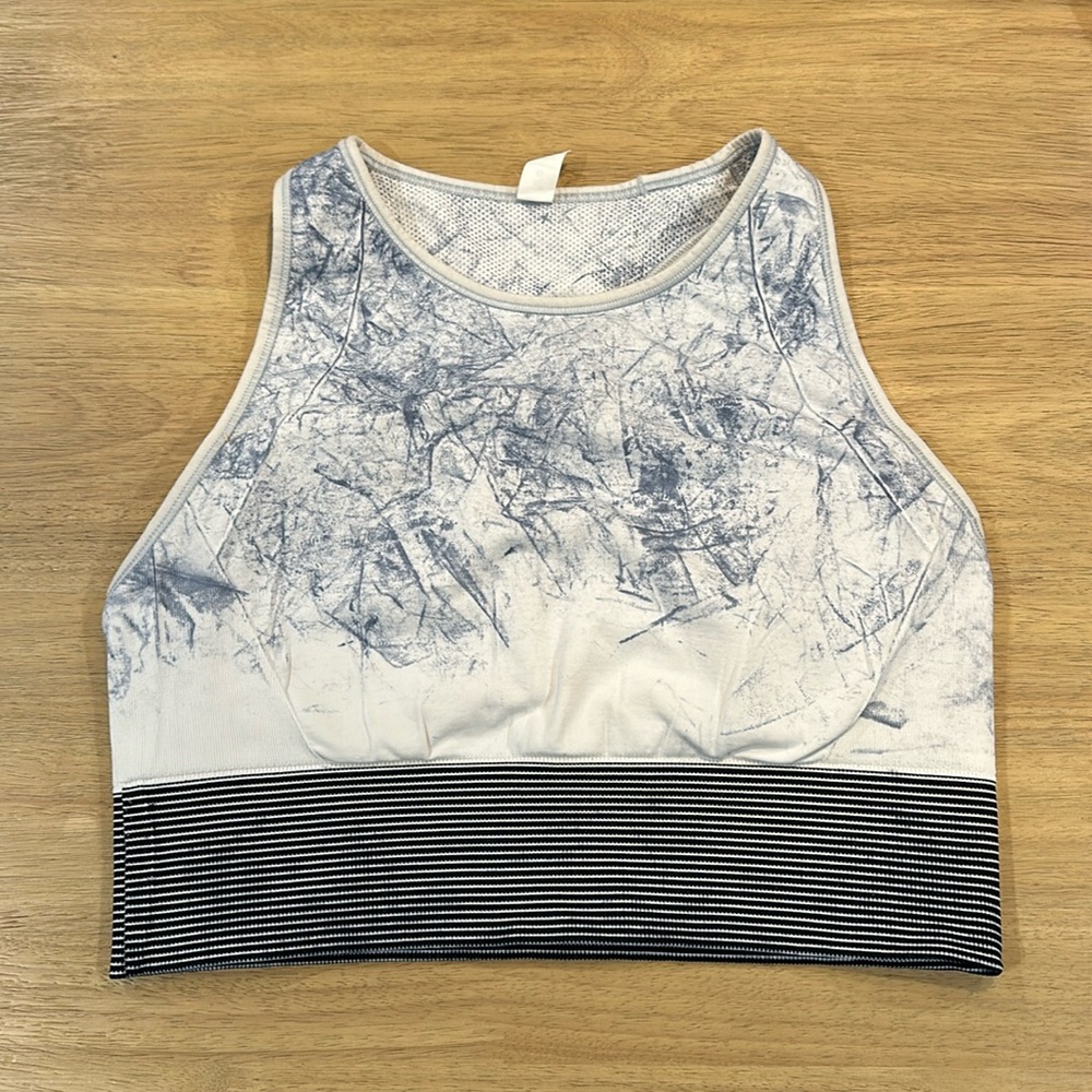 EUC lululemon high neck sports bra size 10